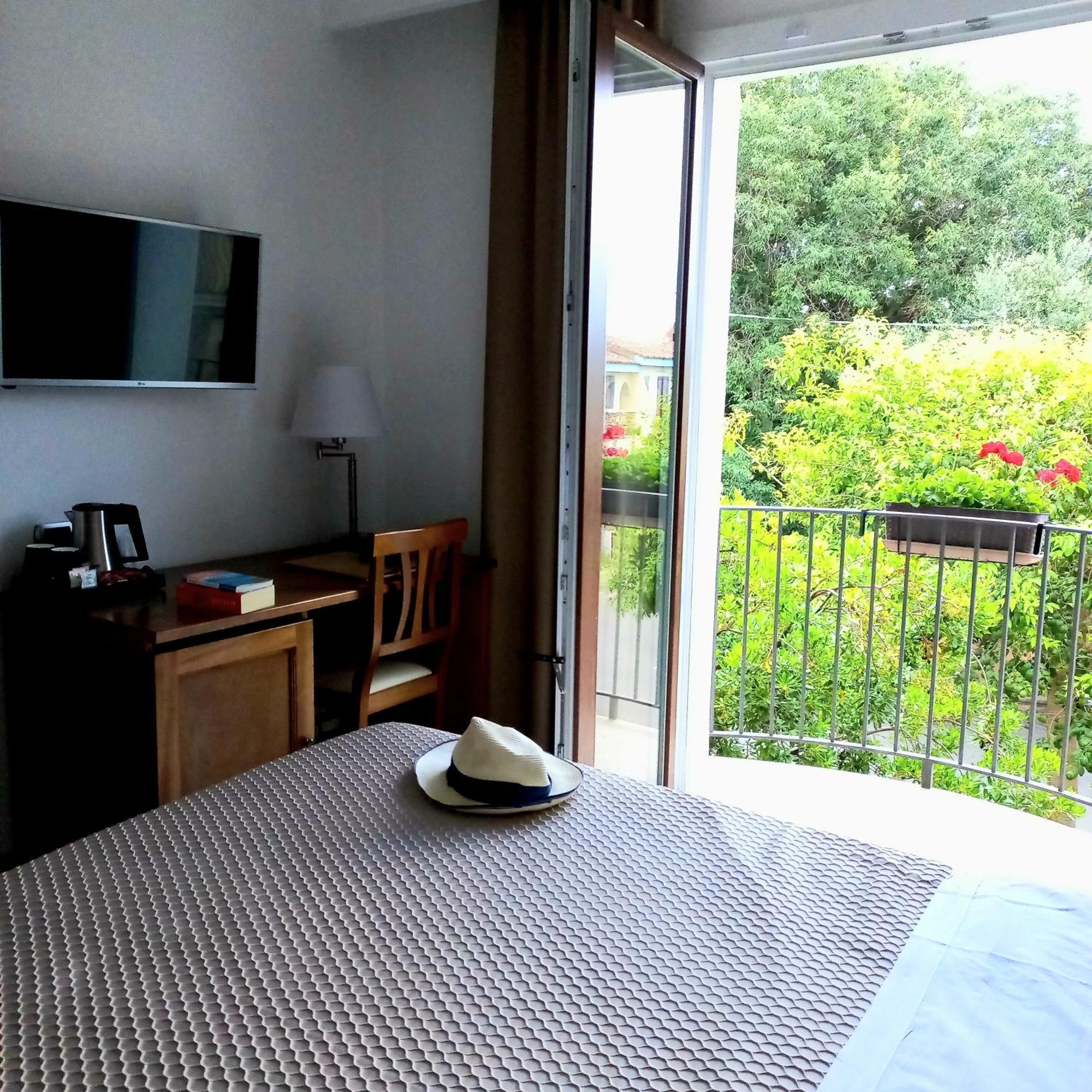 Hotel Nicoletta Santa Maria Navarrese Kültér fotó